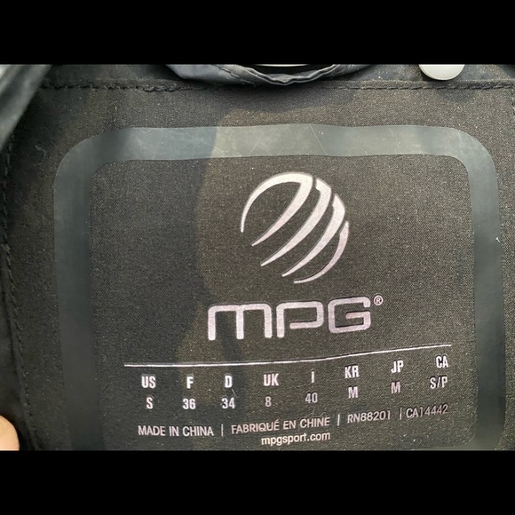 Classic bomber style puffer coat. - Picture 3 of 3